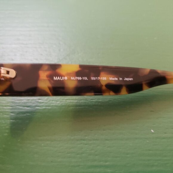 Maui Jim -- PLUMERIA - MINT CONDITION !!! - Picture 4 of 6